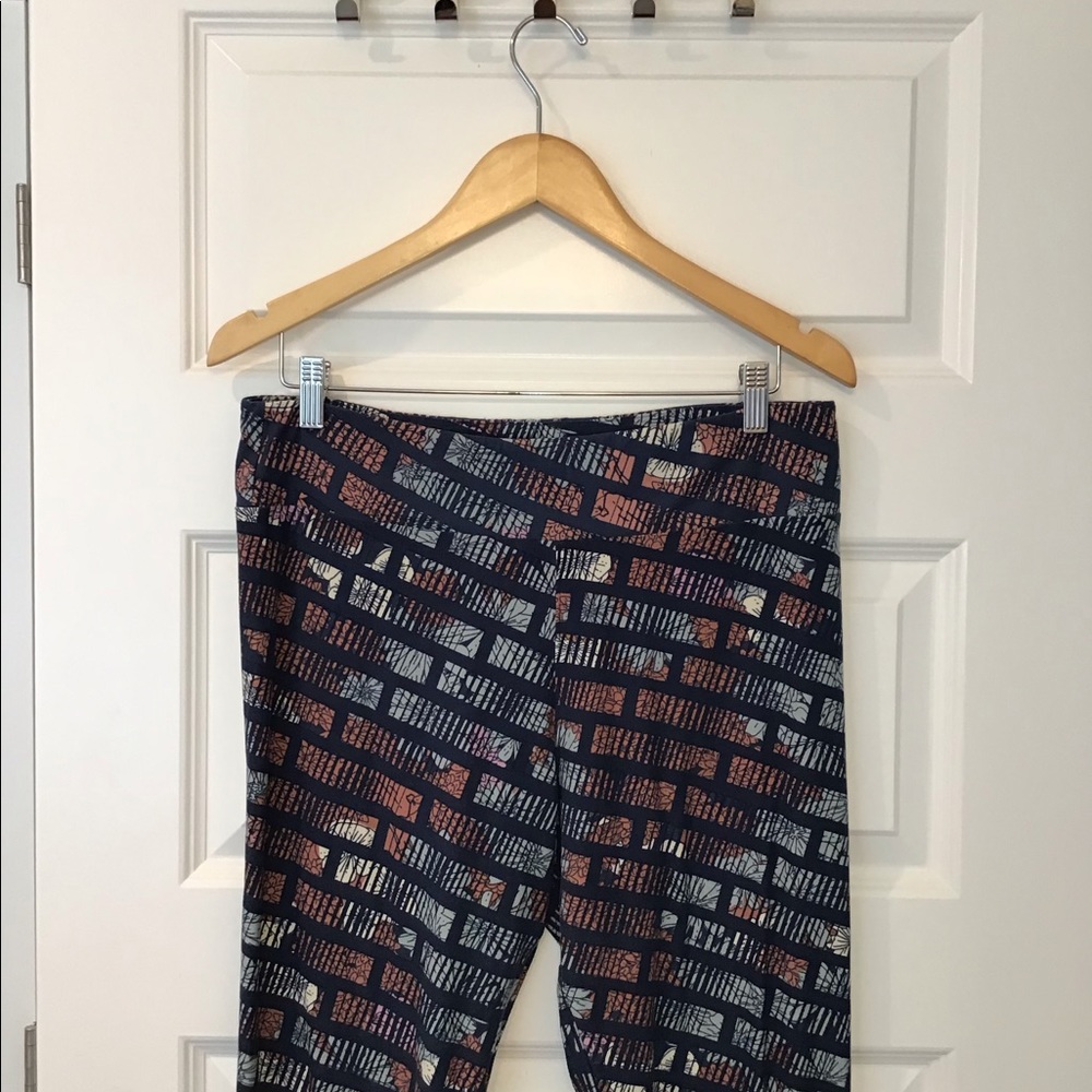 NWOT Lularoe Women’s patterned Leggings